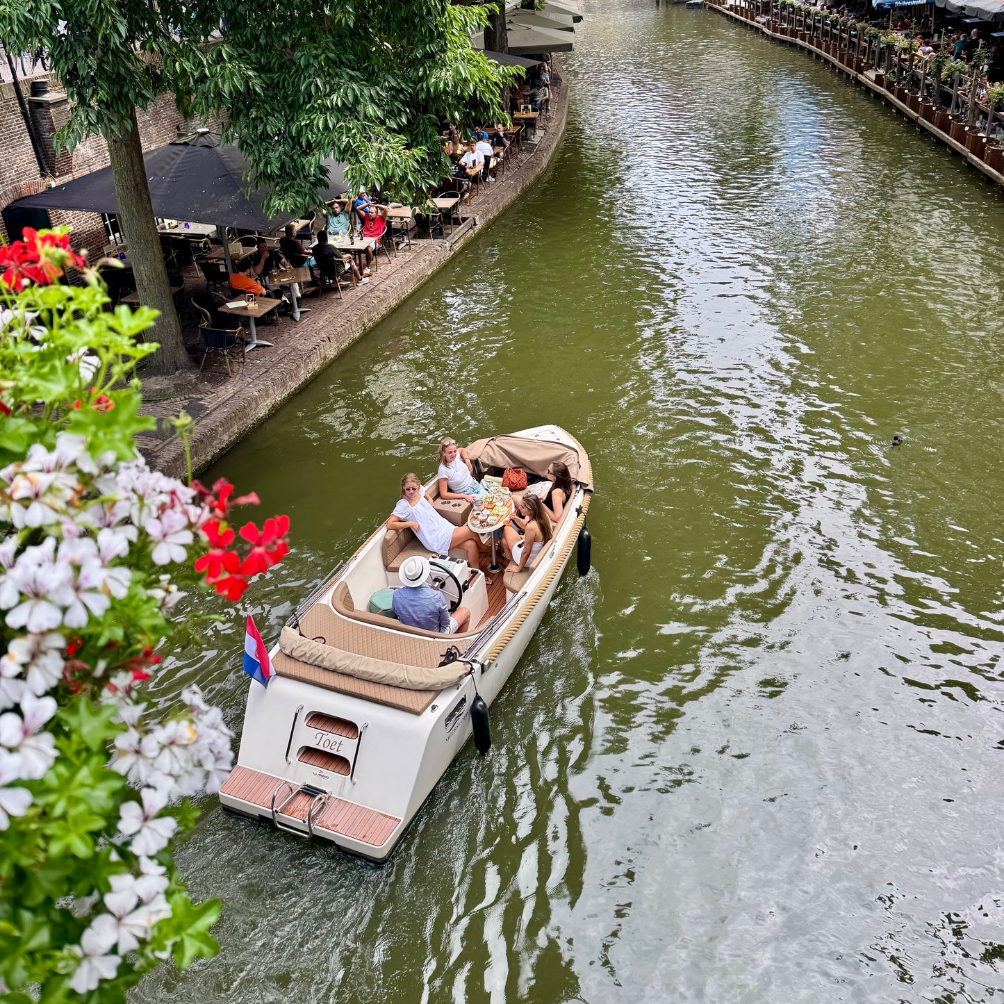 Boat Tour 2 - The Eight of Utrecht - Champagne Pour Tout
