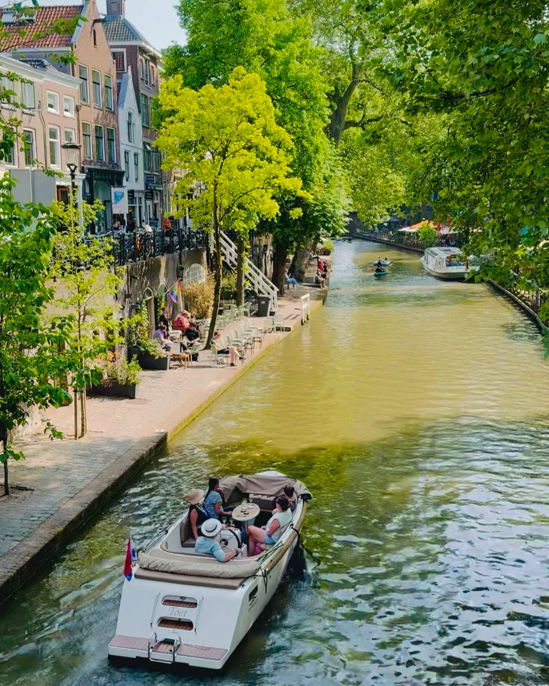 Boat Tour 2 - The Eight of Utrecht - Champagne Pour Tout