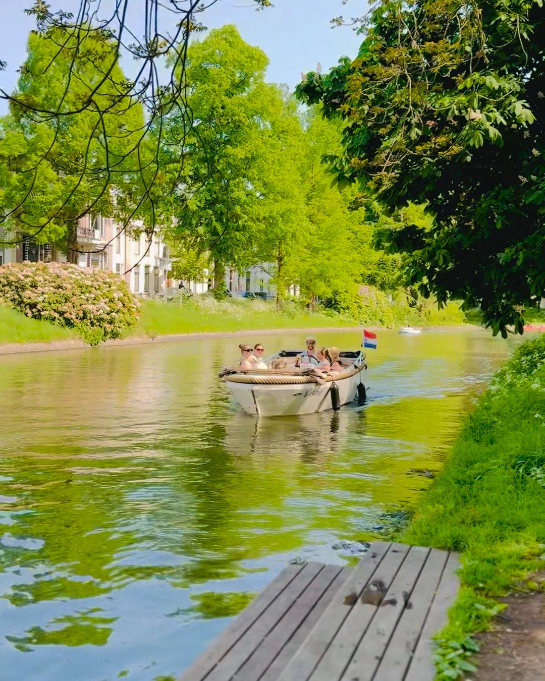 Boat Tour 2 - The Eight of Utrecht - Champagne Pour Tout