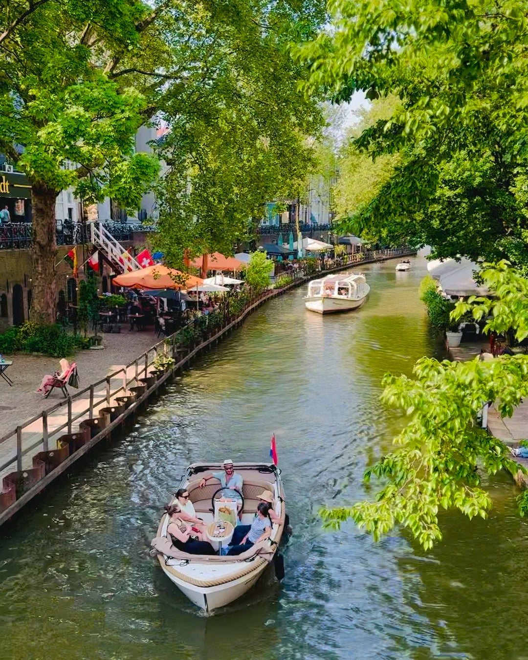 Boat Tour 2 - The Eight of Utrecht - Champagne Pour Tout
