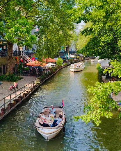 Boat Tour 2 - The Eight of Utrecht - Champagne Pour Tout