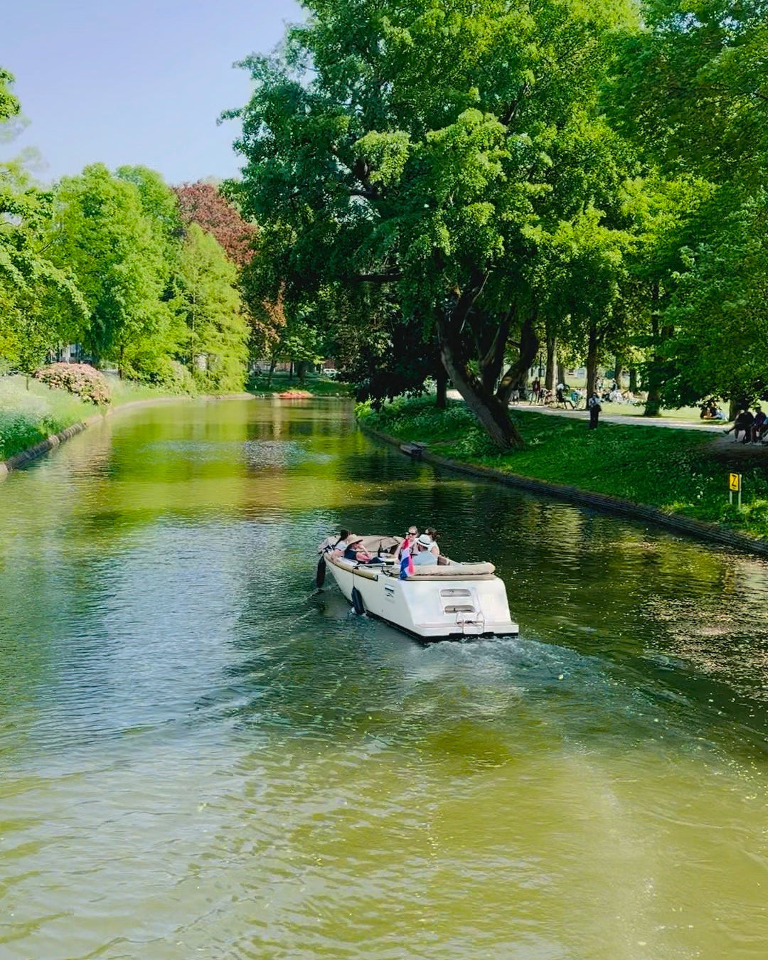 Boat Tour 2 - The Eight of Utrecht - Champagne Pour Tout