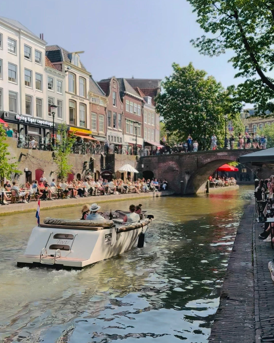 Boat Tour 2 - The Eight of Utrecht - Champagne Pour Tout